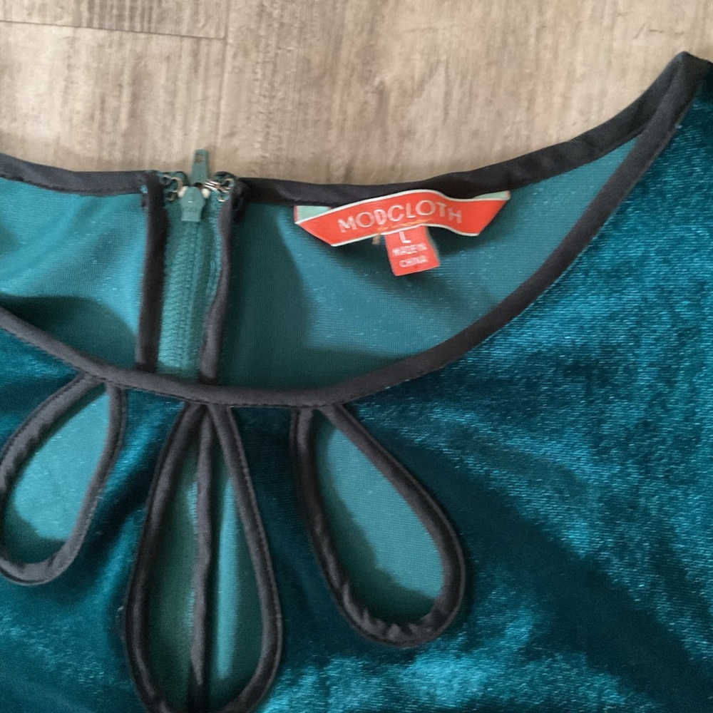 MODCLOTH Jumpsuit Velvet Short Sleeve Wide Leg Pockets Teal Size Large - Picture 3 of 5